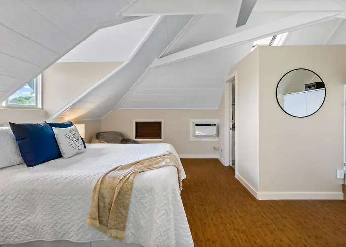 3982S Kalakaua Gorgeous Princevile Studio