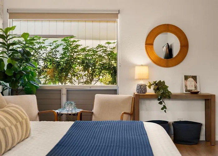Modern Studio, Ac, King Bed, Private Lanai